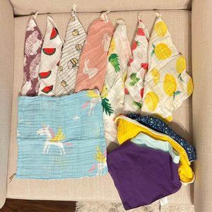 8 Muslin Burp Cloths And 4 Bibs Bundle